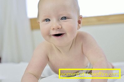 Mramorová pokožka je modrastočervený vzor na tele dieťaťa